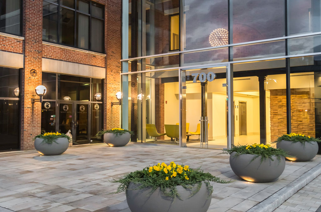 700 Canal Street Entrance